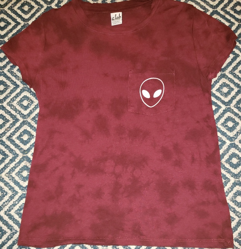 alien pocket t shirt